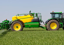 Opryskiwacze zaczepiane John Deere R962i