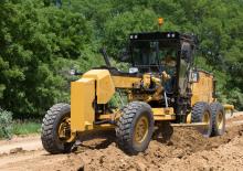 Równiarki Caterpillar 120