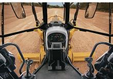 Równiarki Caterpillar 120M AWD