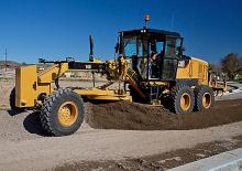 Równiarki Caterpillar 140 AWD
