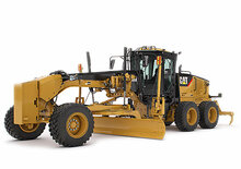 Równiarki Caterpillar 140M AWD