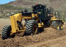 Równiarki Caterpillar 16M3