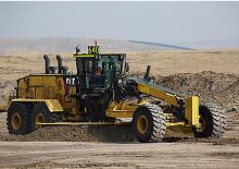 Równiarki Caterpillar 24