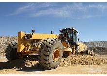 Równiarki Caterpillar 24M