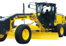 Równiarki Komatsu GD675-5