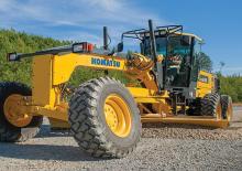 Równiarki Komatsu GD655-6