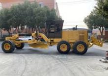 Równiarki YTO PY185A