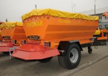 Rozsiewacze do holowania Pronar T 131