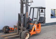 Spalinowe podwieszane wózki widłowe Moffett-Kooi M 4 T 25.4