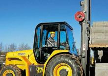 Terenowe wózki widłowe JCB 930