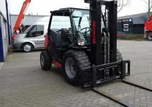 Terenowe wózki widłowe Manitou MC 25-4