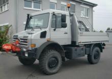 Traktory miejskie z zaczepem przednim Unimog U 4000