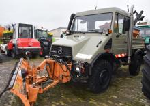 Traktory miejskie z zaczepem przednim Unimog U 90