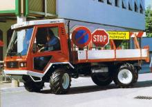 Traktory miejskie z zaczepem przednim Lindner Unitrac 75