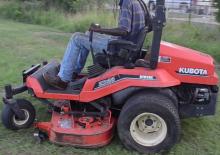 Traktory miejskie z zaczepem przednim Kubota ZD 28