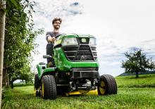 Kosiarki Samojezdne i Traktory Ogrodowe John Deere X370