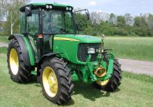 Traktory z napędem 2WD John Deere 5215 V