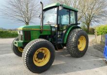 Traktory z napędem 2WD John Deere 5400 N