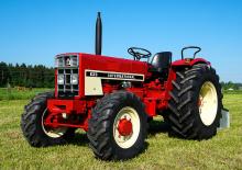Traktory z napędem 2WD International Harvester 633
