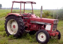 Traktory z napędem 2WD International Harvester 644