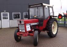 Traktory z napędem 2WD International 744