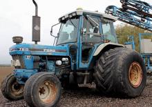 Traktory z napędem 2WD Ford-NH 7810