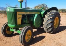 Traktory z napędem 2WD John Deere 820