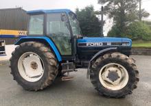 Traktory z napędem 2WD Ford-NH 8240
