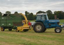 Traktory z napędem 2WD Ford-NH 8700