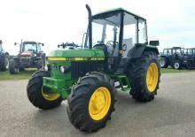 Traktory z napędem 4WD John Deere 1950 K