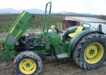 Traktory z napędem 4WD John Deere 2446F