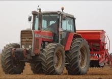 Traktory z napędem 4WD Massey Ferguson 2725