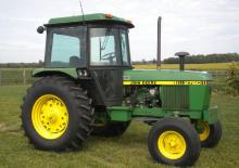 Traktory z napędem 4WD John Deere 2750