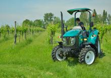 Traktory z napędem 4WD Arbos 3055