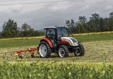 Traktory z napędem 4WD Steyr 4055 Kompakt S Basis  