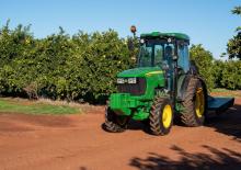 Traktory z napędem 4WD John Deere 5076EN