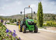 Traktory z napędem 4WD John Deere 5105GL