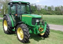Traktory z napędem 4WD John Deere 5315 V