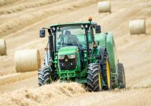 Traktory z napędem 4WD John Deere 6095MC