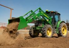 Traktory z napędem 4WD John Deere 6105J