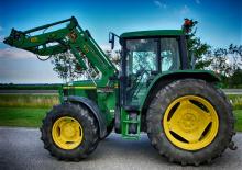 Traktory z napędem 4WD John Deere 6110 SE