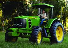 Traktory z napędem 4WD John Deere 6125 E
