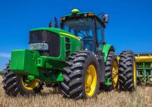 Traktory z napędem 4WD John Deere 6135J