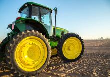 Traktory z napędem 4WD John Deere 6140J