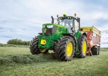Traktory z napędem 4WD John Deere 6145M