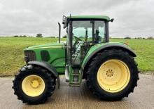 Traktory z napędem 4WD John Deere 6220 SE