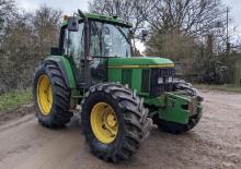 Traktory z napędem 4WD John Deere 6400