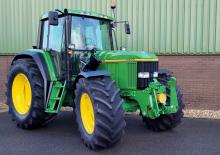 Traktory z napędem 4WD John Deere 6800 Premium