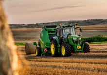 Traktory z napędem 4WD John Deere 6M 130 