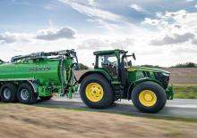 Traktory z napędem 4WD John Deere 7R 330